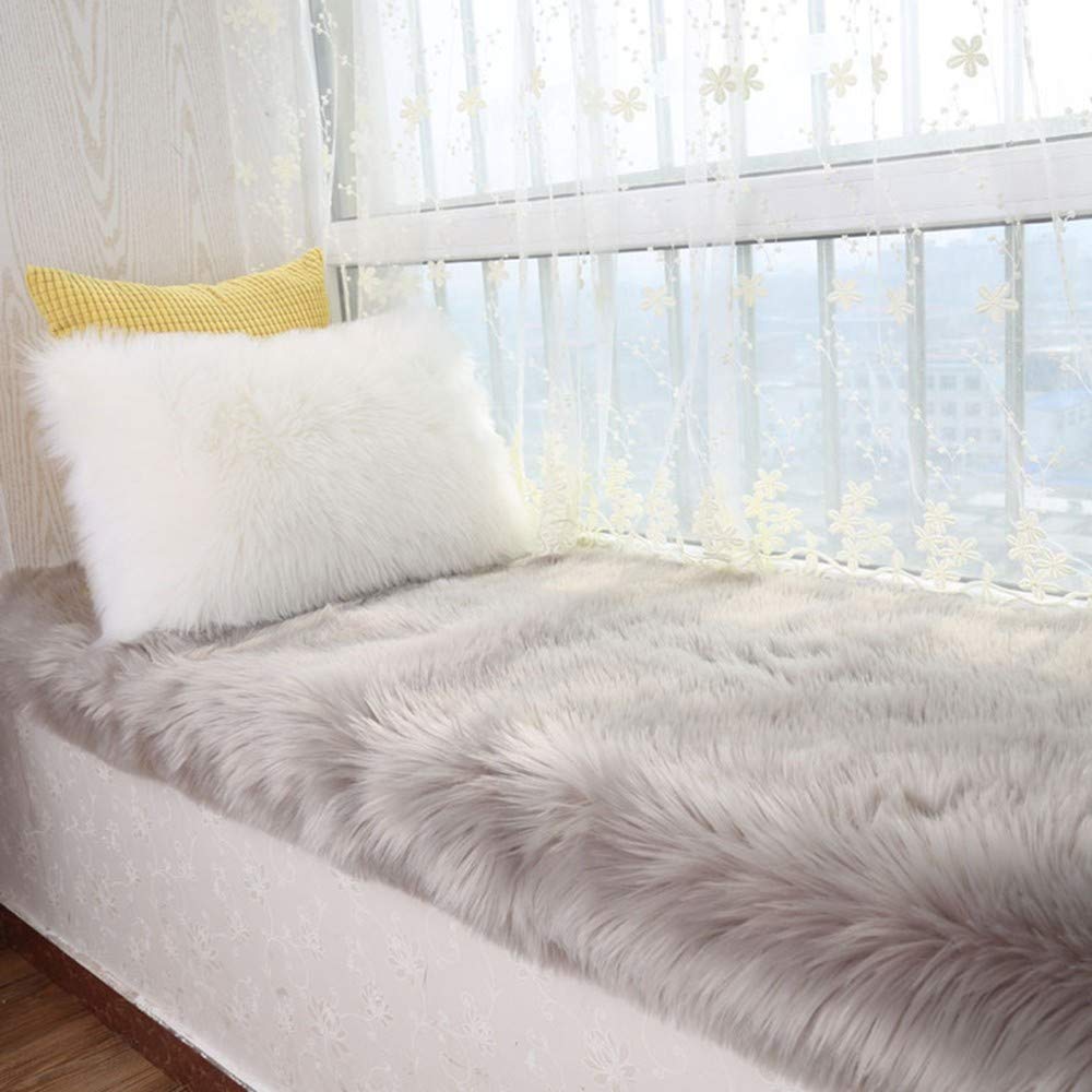 Tapis en Peau de Mouton synthétique, Imitation Toison Moquette Fluffy Soft Longhair Décoratif Coussin de Chaise Canapé Natte, Cozy Sensation comme véritable Laine Tapis (Blanc)