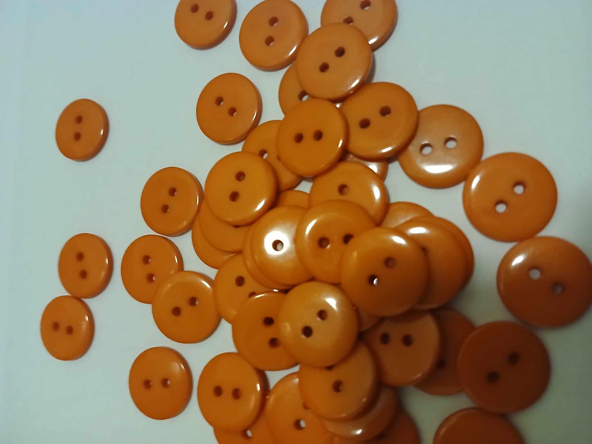 100 Orange Round 18mm Resin Sewing Buttons for Knitting, Arts, Crafts and Clothes