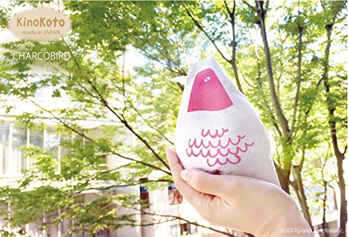 靴の脱臭＆除湿のために作られたシューデオドライナーです。かわいらしい鳥のイラストで、スポッと靴にはまってくれます。中には脱臭と除湿機能に優れたセラミック炭が入っています。
