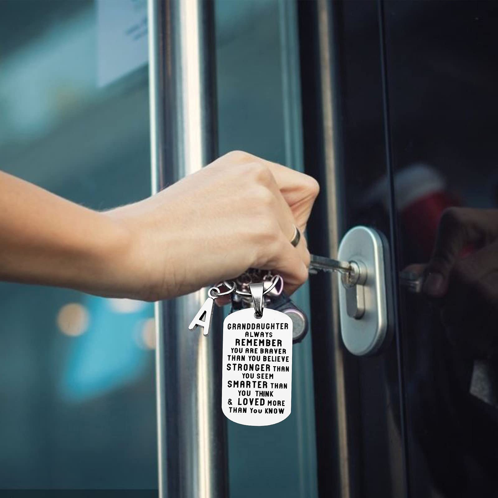 Portachiavi Personalizzato Per Nipote Con Incisione "Remember I Love You Granddaughter" - Regalo Di Compleanno In Acciaio Inox Con Sacchetto Di Velluto