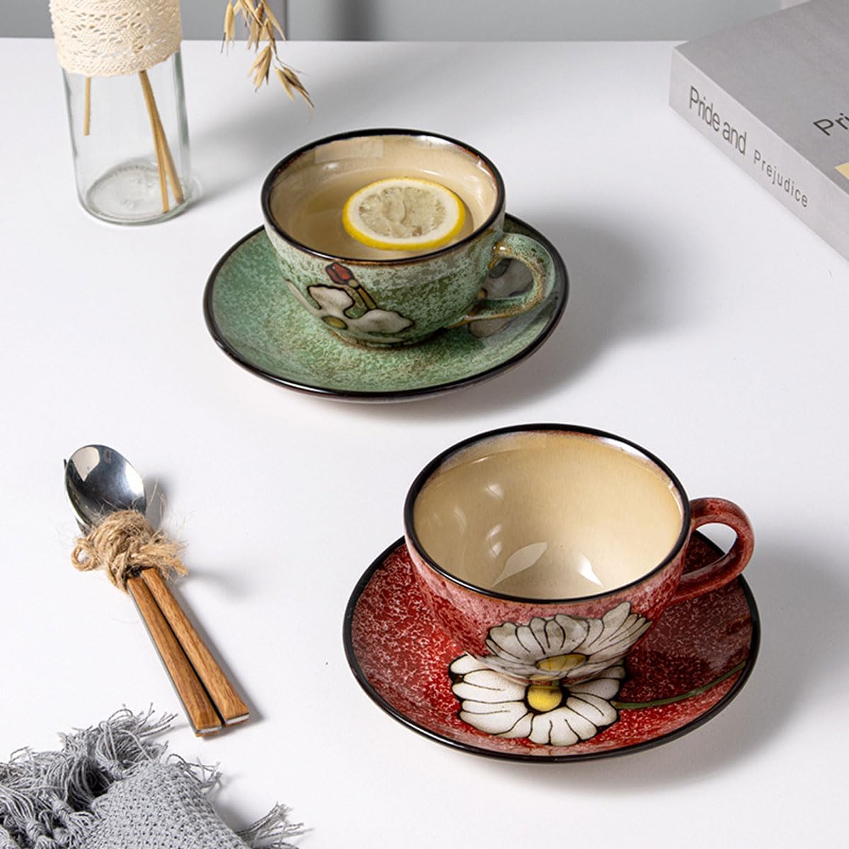 Cappuccino-Tassen mit Untertassen, 237 ml, Keramik-Kaffeetassen, Latte Espressotassen mit Blumendesign, buntes Kaffeetassen-Set für Cappuccino, Latte, Mokka (4 Farben)