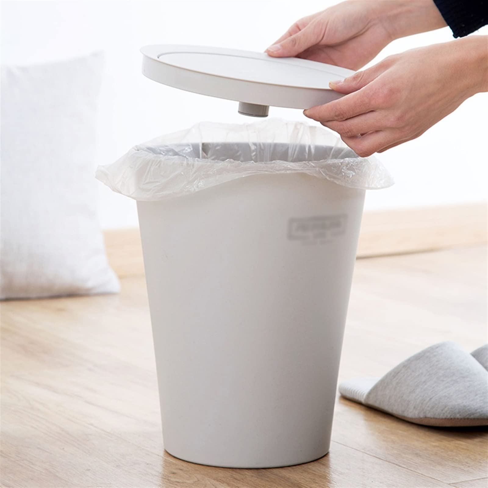 Poubelles Secouez Le Couvercle Classification Poubelle Ménage