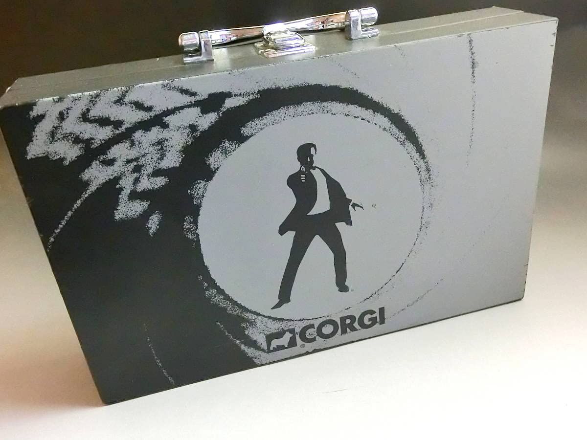 ♦️００７カジノ・ロワイヤル♦️ラジコンアストンマーチン（トイザらス限定カラー) ♦️007カジノ・ロワイヤル♦️ラジコンアストンマーチン