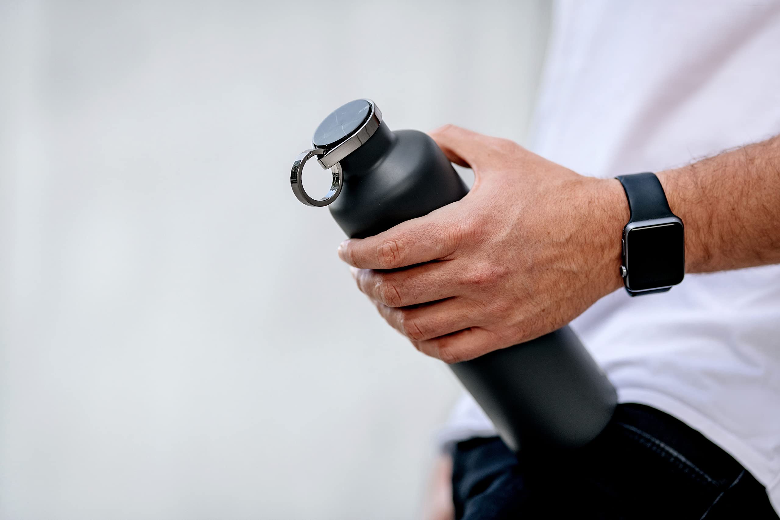 EQUA Smart Borraccia – 23 oz – Connessione Bluetooth con app e segnale luminoso – Bottiglia termica a doppia parete in acciaio inox – Coperchio in metallo