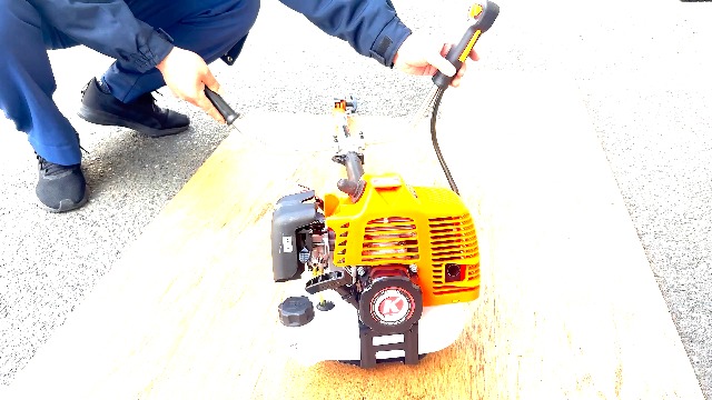 Amazon.co.jp: 草刈り機 刈払い機 エンジン式 2分割 排気量52cc ハイ