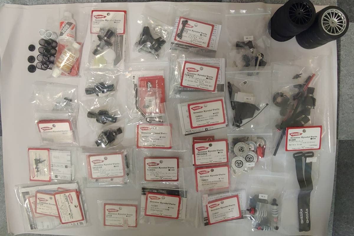 【新品未走行・オプション多数装着】FAZER Mk.2 ホワイト Amazon | 京商 FAZER MK2 1/10ツーリング オプション多数 予備パーツ