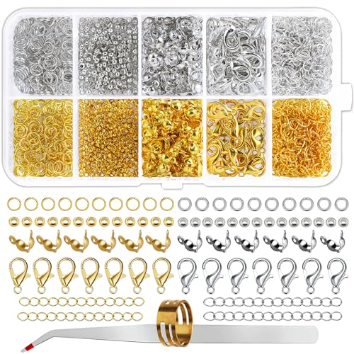 ​​SOSMAR Kit de 902 Piezas para Fabricación de Joyas - Incluye Cuentas de Crimp, Mosquetones, Anillos de Salto, Cadenas de Extensión, Cierres con Fuelle, Tenaza y Abreanillos (Plata y Oro)​
