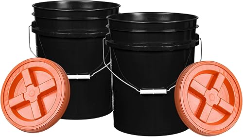House Naturals Cubo de plástico negro de 5 galones de grado alimenticio, sin BPA, con tornillo gamma naranja en la tapa (paquete de 3) fabricado en