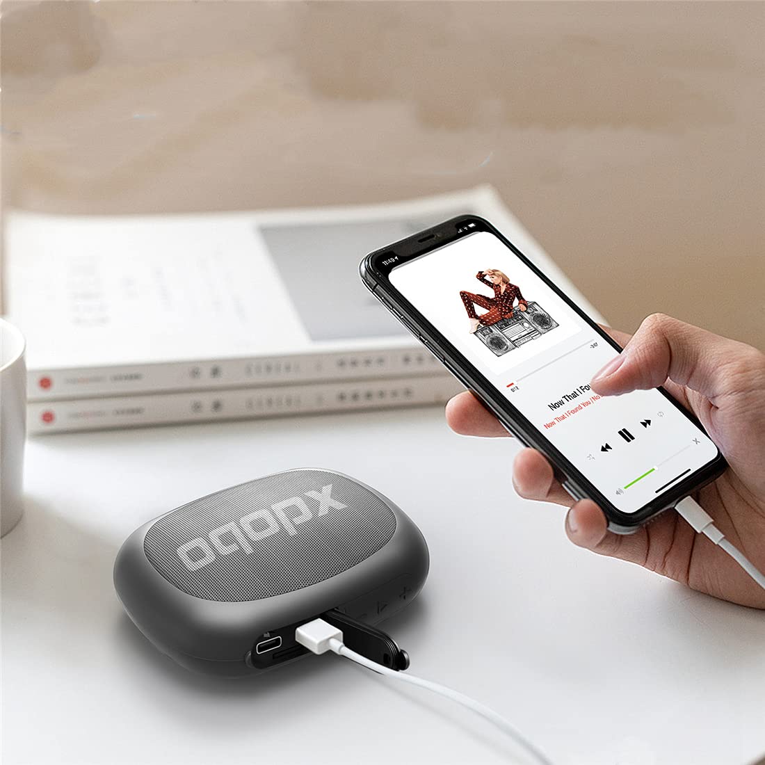 Altoparlante Bluetooth, Altoparlanti Wireless Portatili, Altoparlante Wireless Impermeabile IPX6, Stereo Rumoroso, Bassi in Piena Espansione, con Caricamento del Telefono Cellulare,Bianca