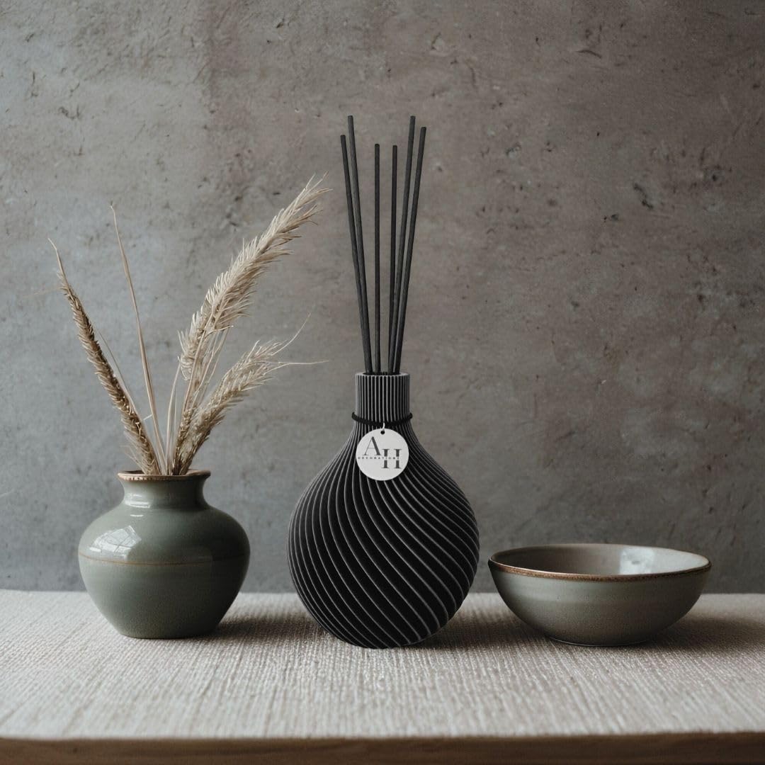 Raumduft Reed Diffuser „Vela“ – exklusiv mit Duftstäbchen & Duft, edler Duftspender & Design Duftvase, nachhaltiger 3D-Druck aus Österreich, luxuriöse Wohnzimmer & Bad Deko (olivgrün)