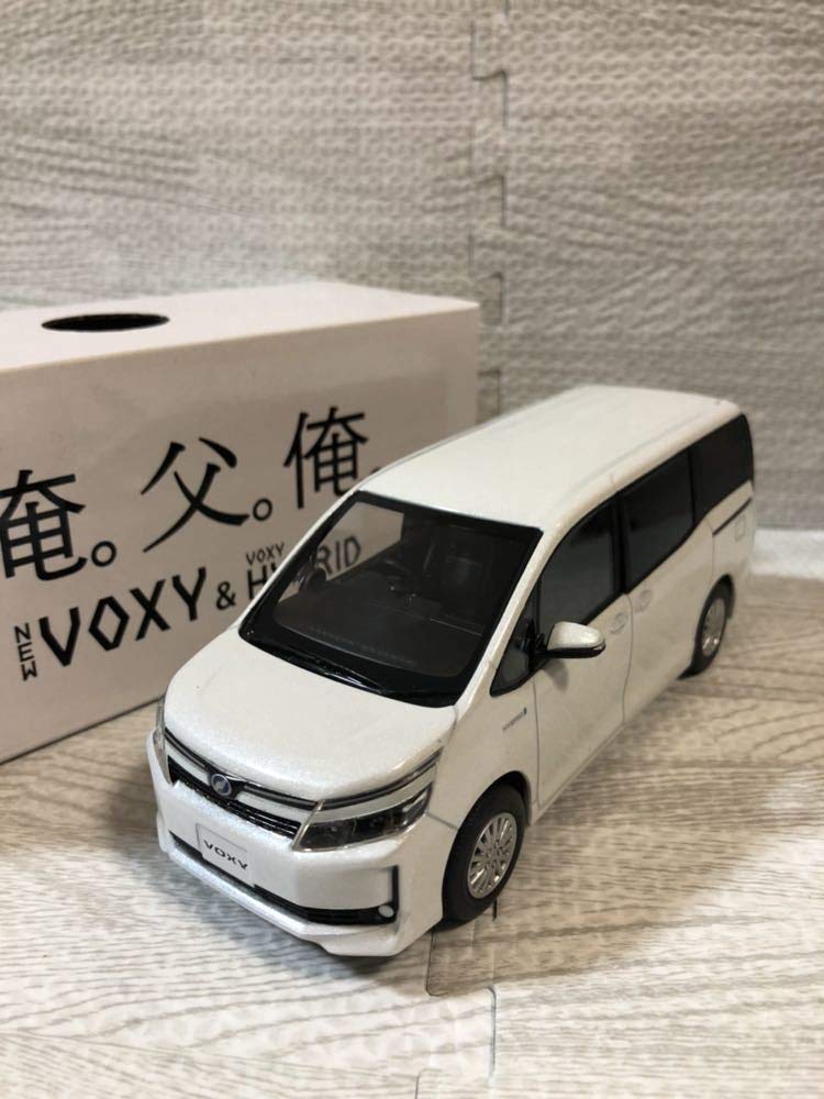 Amazon | 1/30 ミニカー 新型ヴォクシー ハイブリッド VOXY 前期 