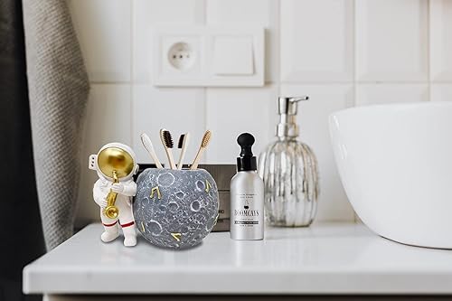 Miniatura 6 de Lindo soporte para bolígrafo, figuras de astronauta, decoración de escritorio para habitación de niños, soporte para lápices de astronauta para