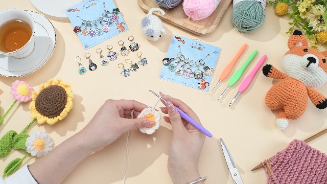 Nbeads 24 Pcs Marqueurs De Points D'Été, Marqueur De Point De Crochet En Émail Série Rouge Breloques Marqueur De Point De Verrouillage Pour Tricot Tissage Couture Fabrication De Bijoux