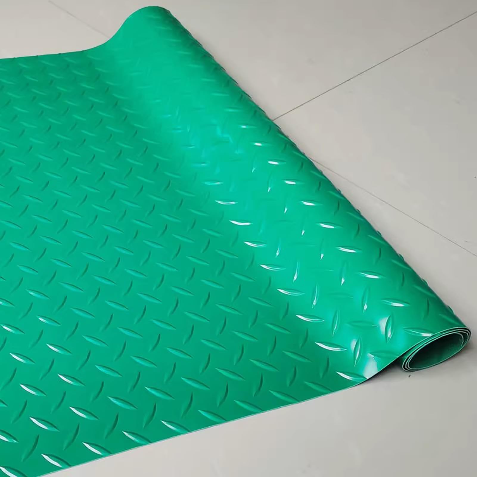 Tapis de sol de garage en PVC pour un stationnement propre à la maison