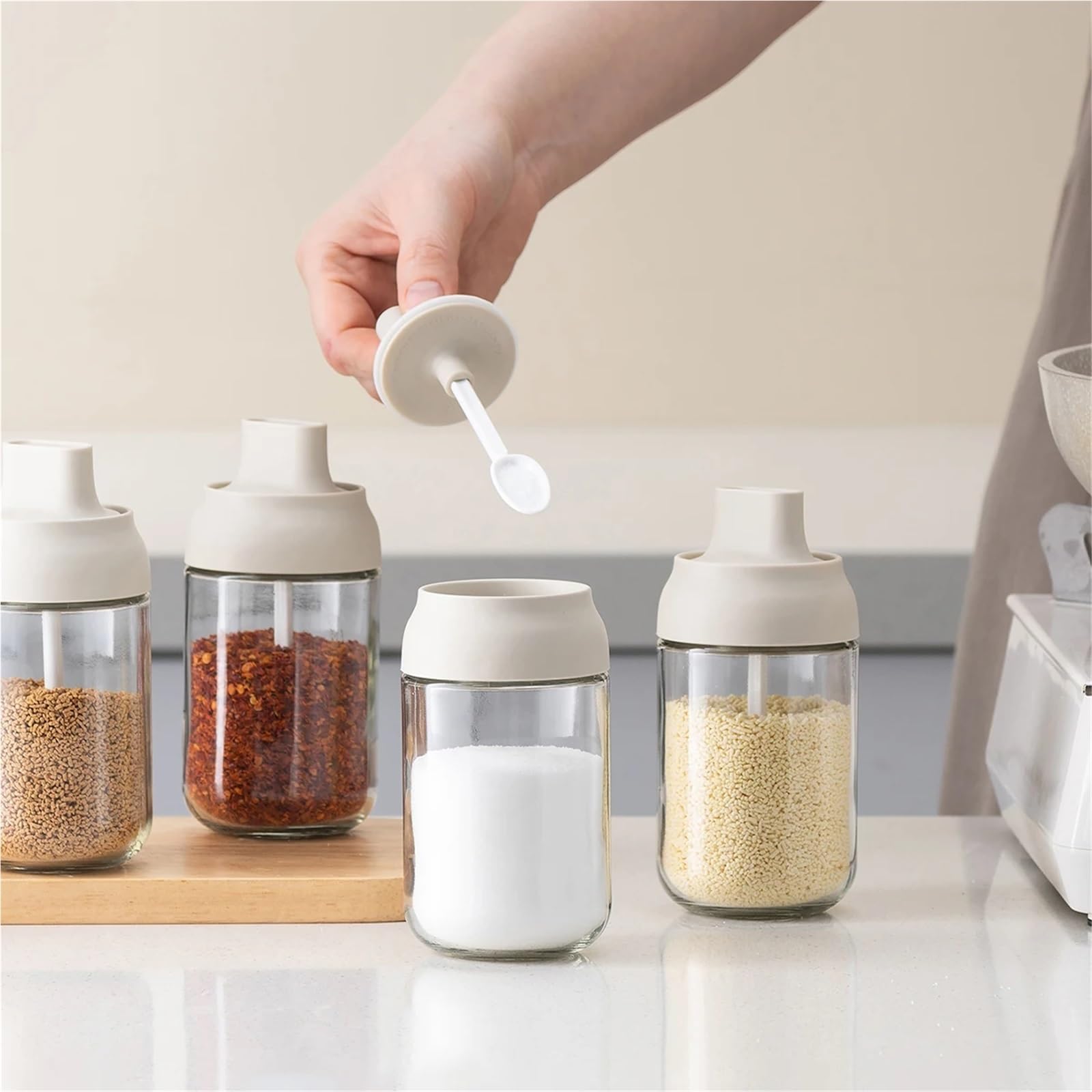 Barattolo di spezie da 4 pezzi con coperchio Set lattine for condimenti alle erbe cucchiaio plastica Contenitore conservazione del sale Scatola tenuta for condimento al pepe per Cucina