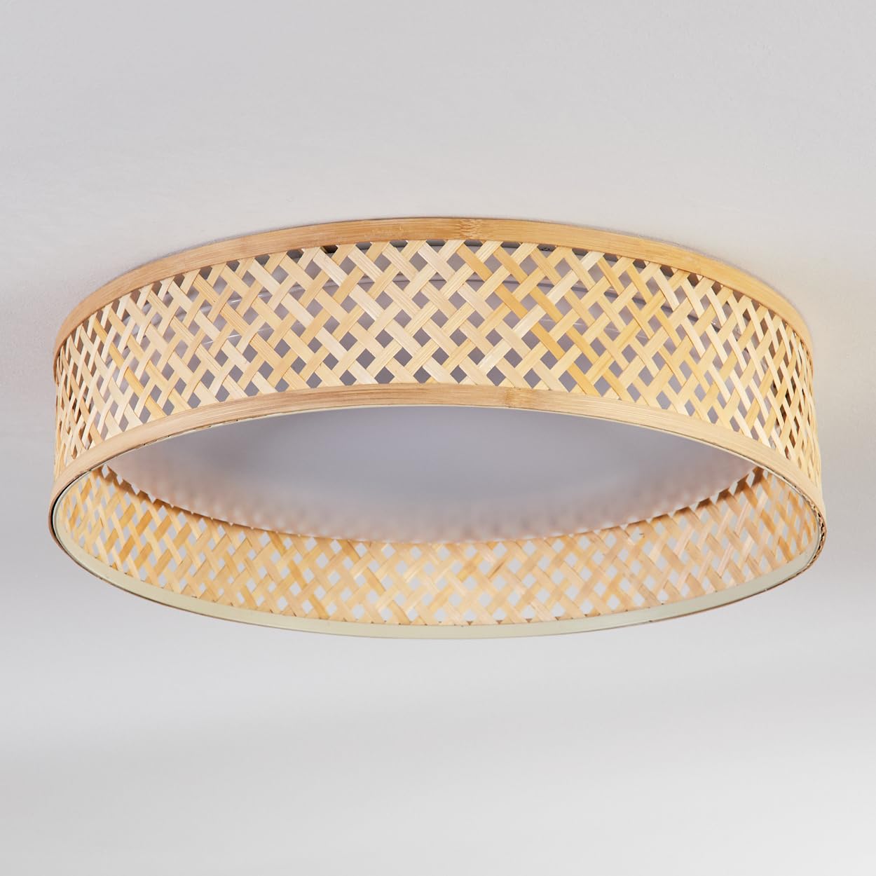 HOFSTEIN LED Deckenleuchte Barroco, dimmbare Deckenlampe aus Metall/Bambus/Kunststoff in Weiß/Natur, Boho-Leuchte mit Memory-Funktion, CCT einstellbar, Fernbedienung, 24 Watt, Wohnzimmer, Schlafzimmer