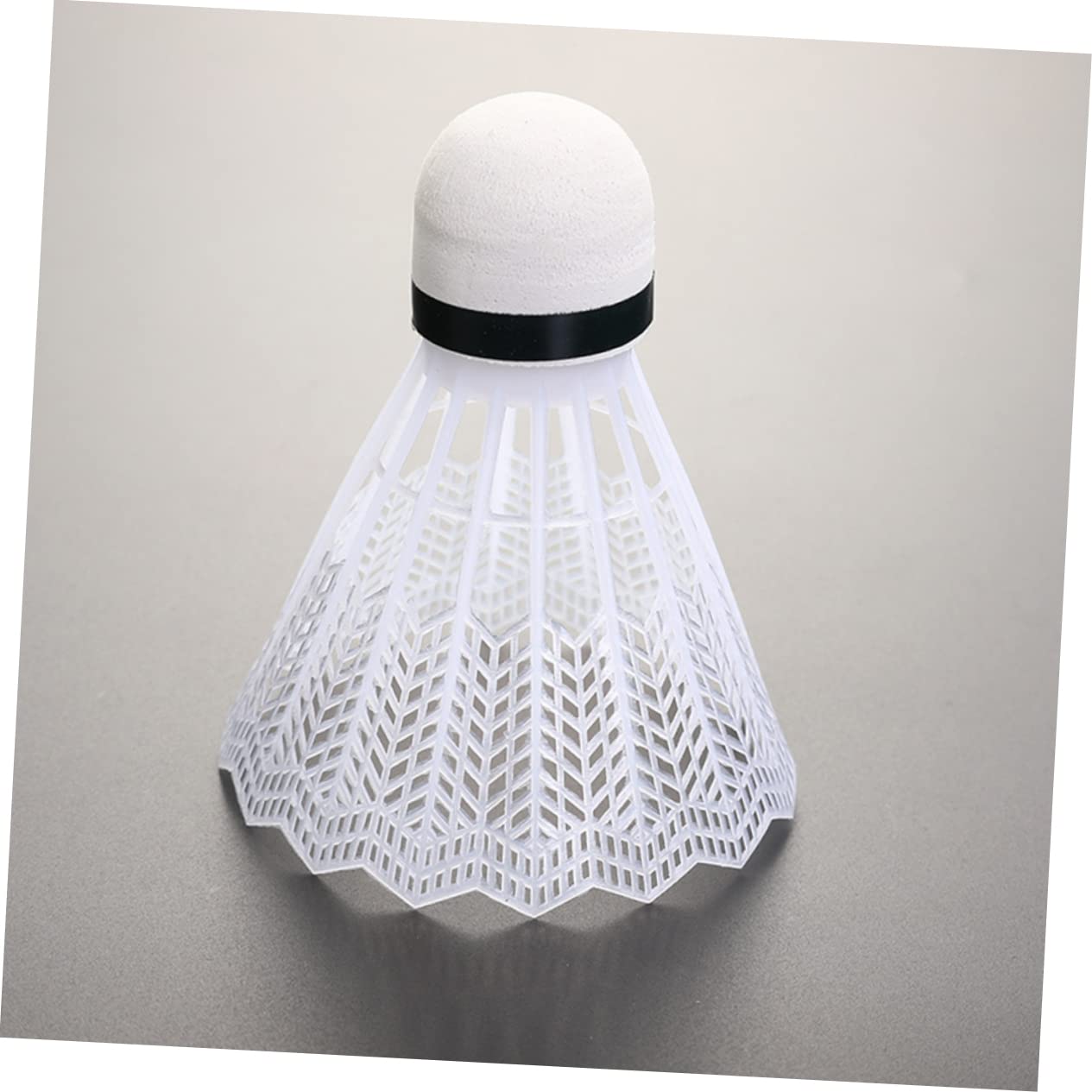 GOOHOCHY 12pcs Plastic Shuttlecocks for Badminton Durable Exercise Supplies for Indoor and for Beginners Amateurs and Family Fun White