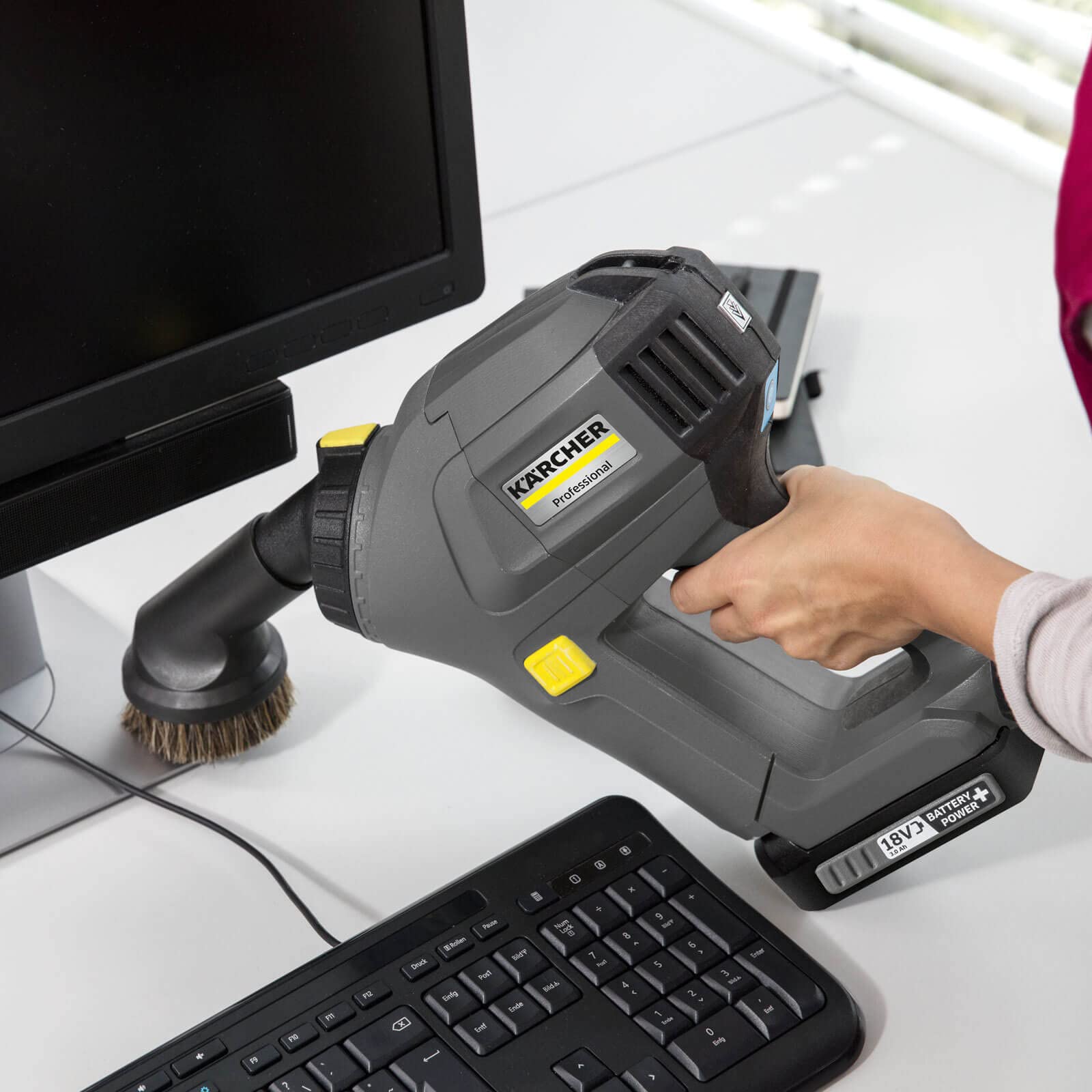 Kärcher Akku-Trockensauger HV 1/1 Bp Cs Professional, 70 dB, 0,9 l Behälter, Akkuleistung max. 100 m² und bis zu 29 min