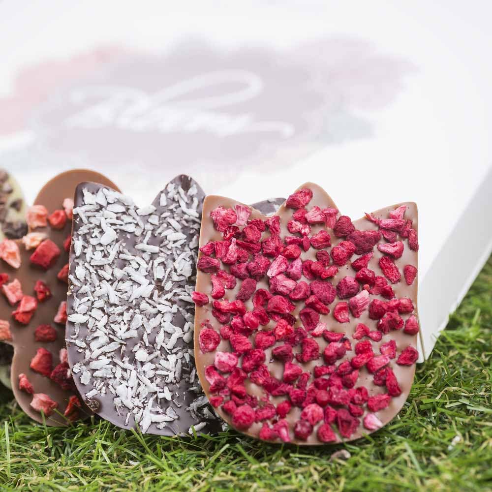 Bloom Chocolate Flowers 6 | Czekoladowe kwiatki | kwiaty z czekolady z dodatkami | czekolada mleczna | czekolada deserowa | czekolada biała | prezent | upominek | kobieta | dzień Mamy | dzień Kobiet | słodycze | kwiatki