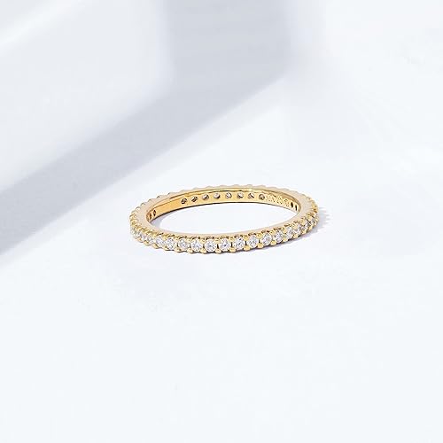Miniatura 4 de Tienda Essentials Anillo de plata de ley chapada en platino o oro con circonita cúbica redonda de elementos infinitos (anteriormente colección