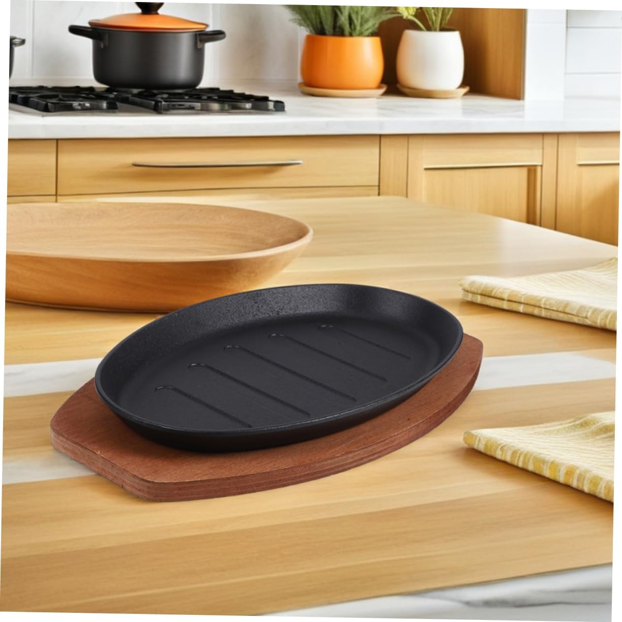 PRETYZOOM Cast Iron Frying Pan with Wooden Base Versatile Teppanyaki Grill Plate for Steak Fajitas and Heat Retention for Home Cooking