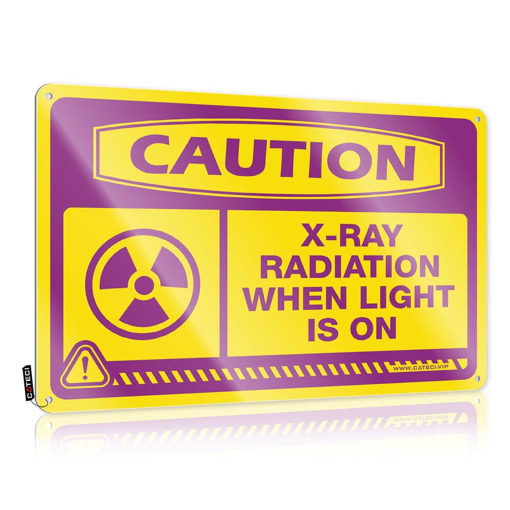 Plaque étain radiation pour transformer un mur vide en déco rétro