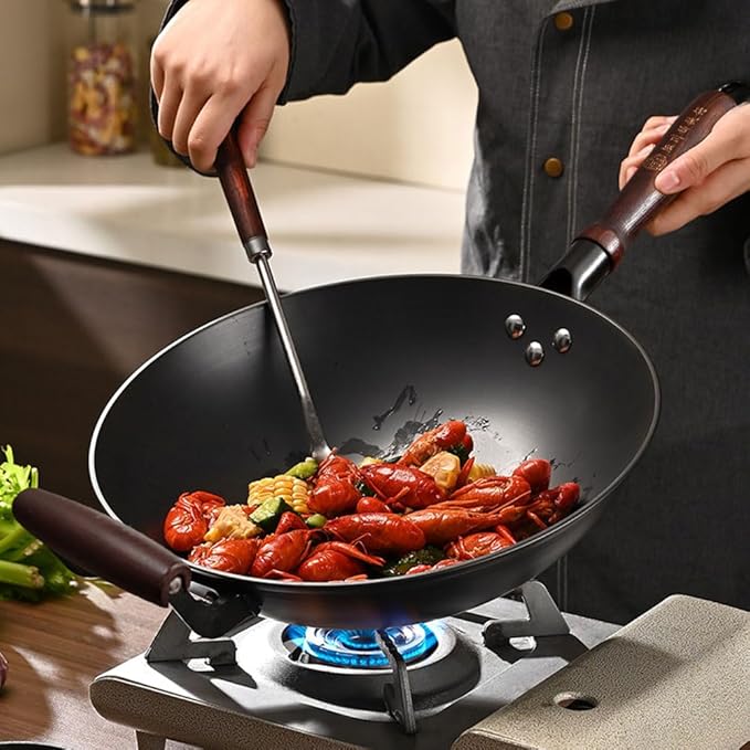 Wok de Hierro Fundido Negro 13 pulgadas Mango de Madera Antiadherente Físico miniatura 6