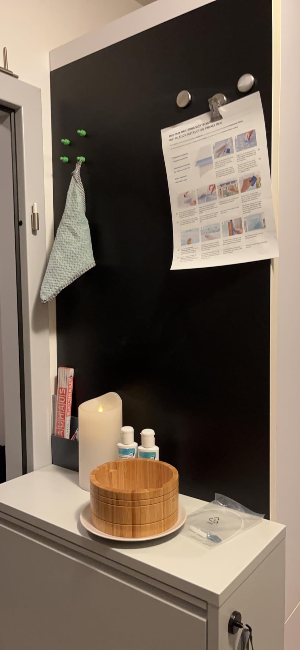 MagChalk – Selbstklebende Magnet- & Kreidetafel in 40 Größen | Schreibtafel Kinder Tafel schwarz beschreibbar, klebend abwischbar, magnetisch (100x50cm)