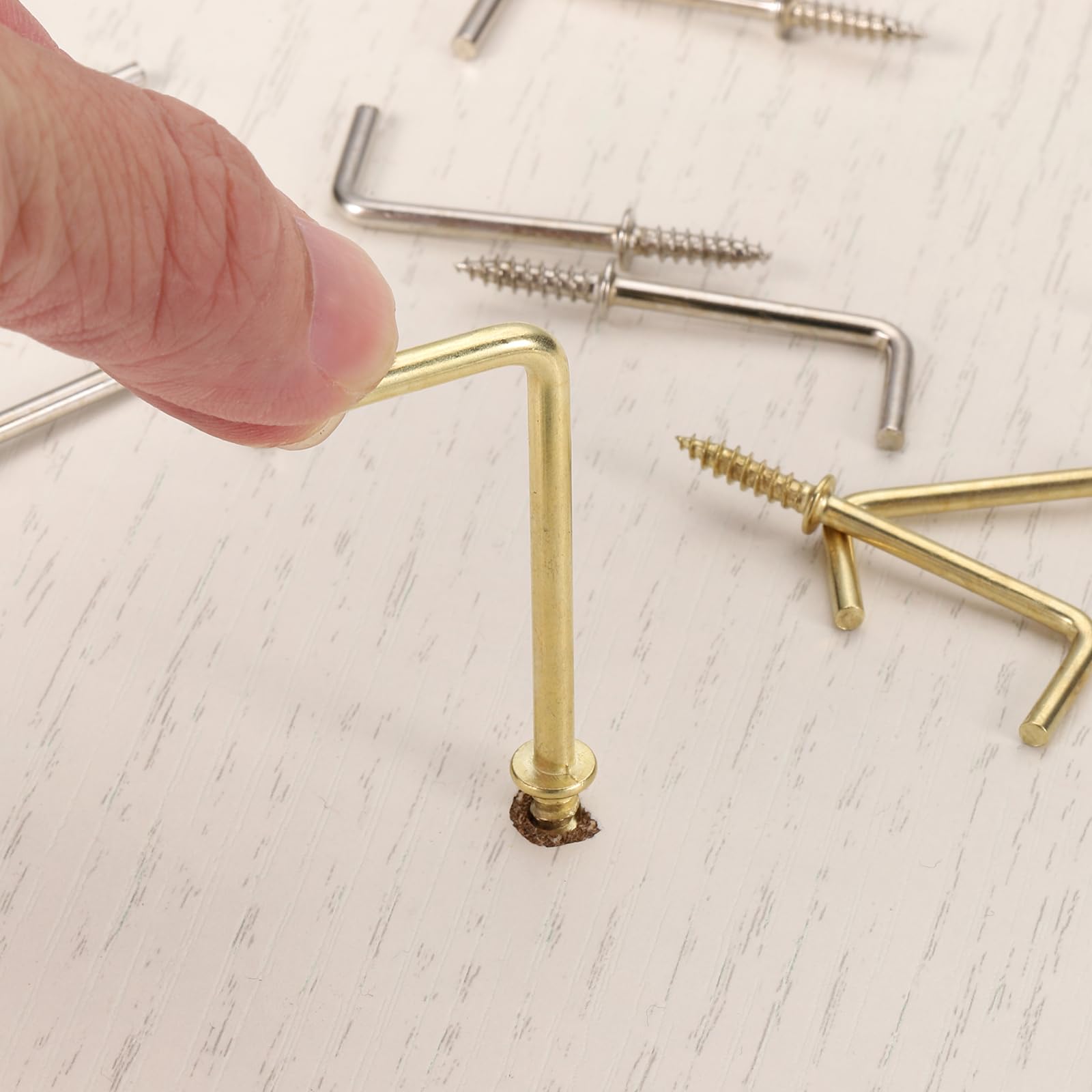 QUARKZMAN Ganci ad Angolo Retto, 50pz 1/2" Ganci a Vite a Forma di L Avvita Ganci, Ganci a Vite ad Angolo Retto in Metallo a Forma di 7 per Appendere, Oro