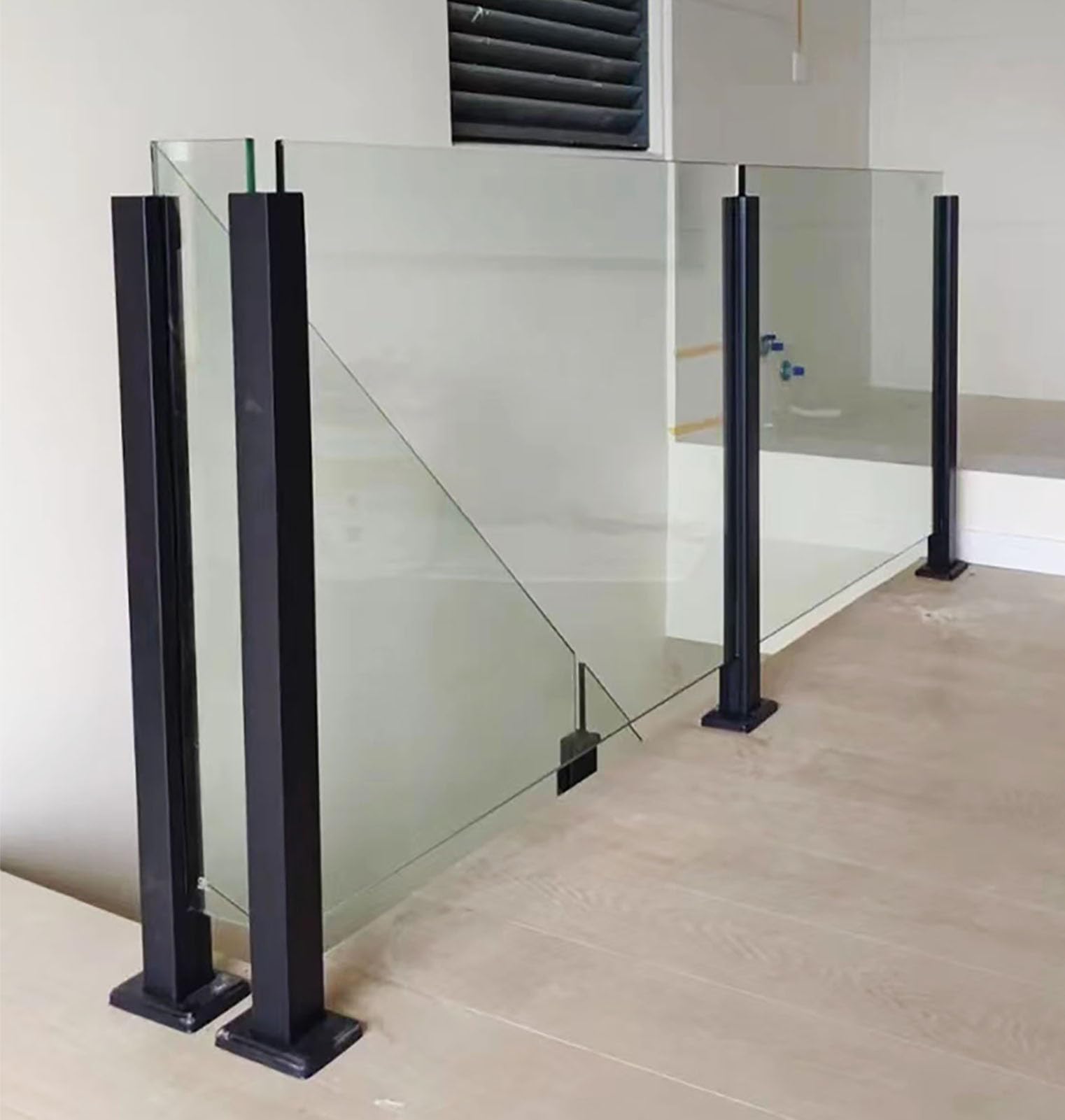 Generisch Słupek do balustrad szklanych – matowy czarny, kwadratowy słupek szklany, uchwyt poręczy ze stali nierdzewnej 304, wytrzymały system szklanych balustrad do użytku w pomieszczeniach, m