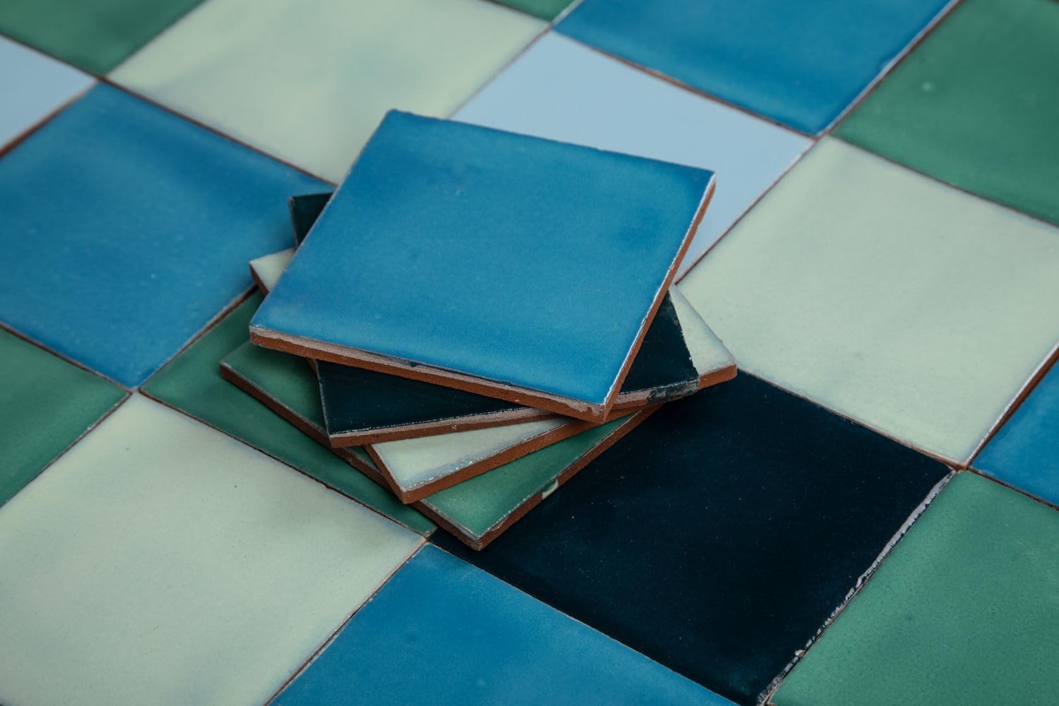 Cerames Azulejos de mosaico de color verde y azul, azulejos de cerámica mexicana, azulejos mexicanos para cocina, baño, ducha, pared posterior de cocina, un paquete de 90 azulejos de 10,5 x 10,5 cm