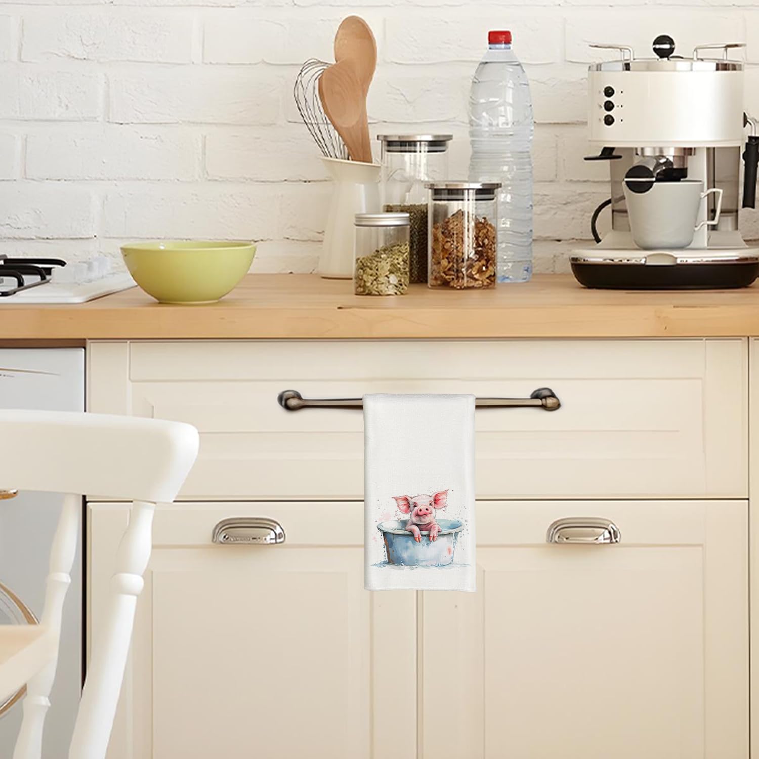 Qabliqo Cute Bathing Pig Bathroom Hand Towels, Gifts for Pig Lovers Women Decorative Hand Towels for Bathroom Washroom, Funny Animal Kitchen Towels, 16x24 Inch