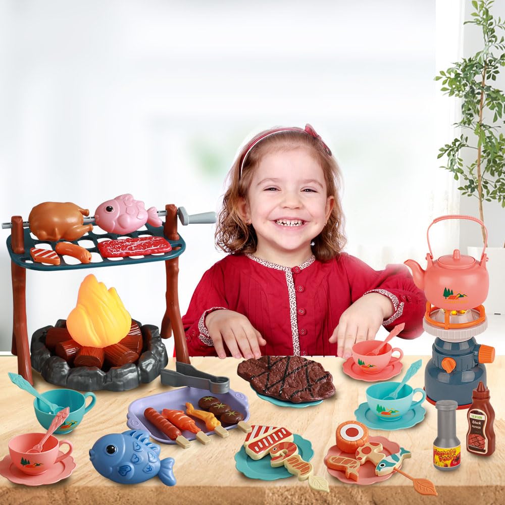 Set da Gioco per Falò con 45 Accessori Realistici per Barbecue Cibi Finti alla Griglia Teiere ecc con Luci e Suoni Simulati Giocattolo Educativo per Campeggio all'Aperto per Bambini dai 3+ Anni