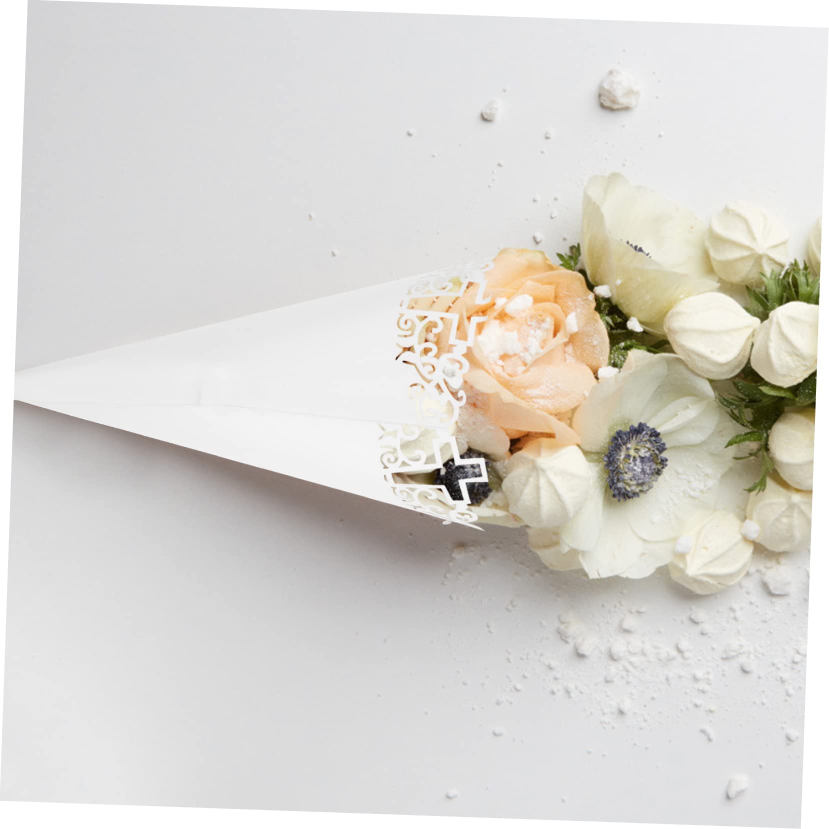 Tofficu 5 Sätze Hochzeits Papier Blumen Röhre Süßigkeitensträuße Liner Werfen Konfetti-halter Für Die Hochzeit Komfetti Konfettikanon Hohle Konfetti- Papierkegel Weiß 20 Stück * 5