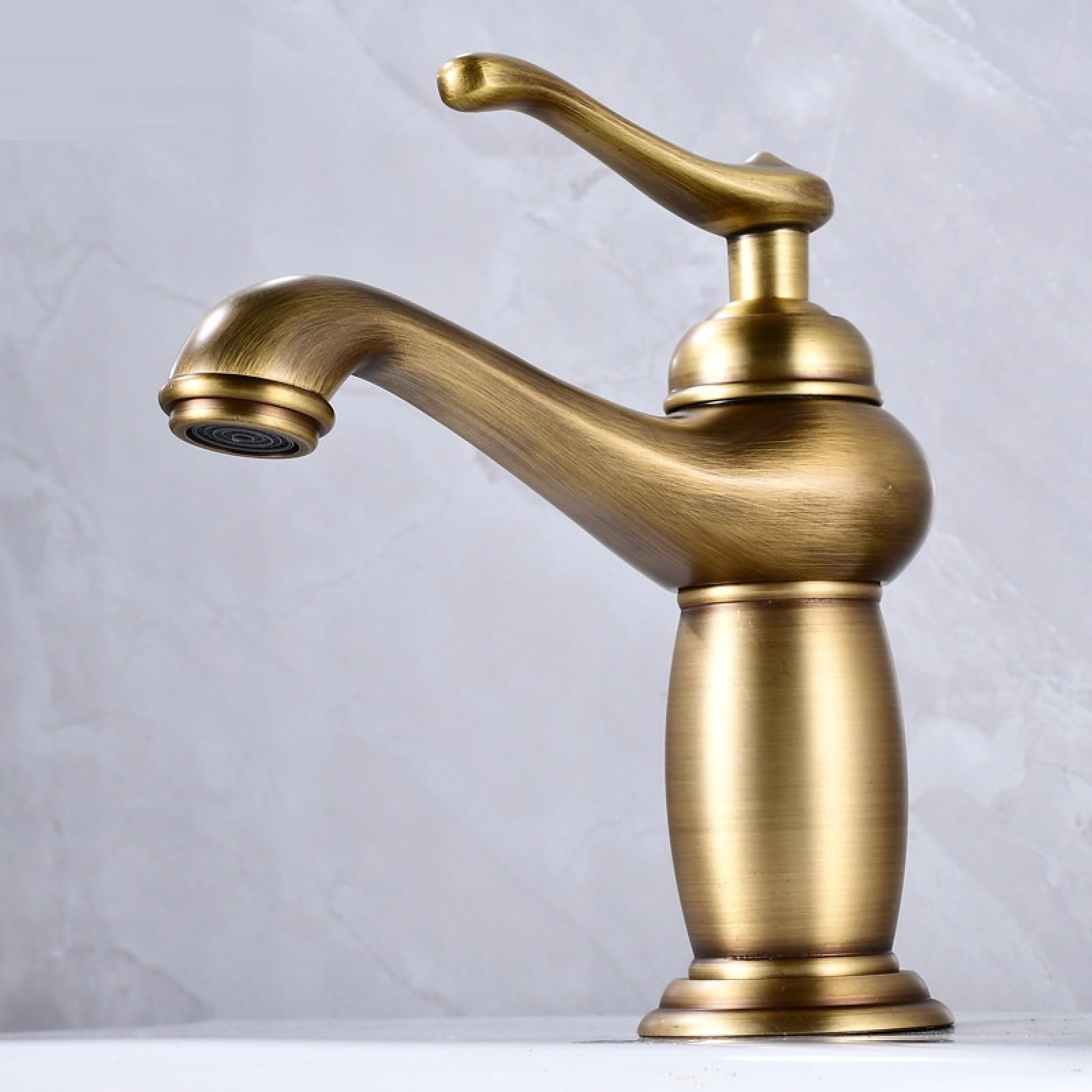 Fanjubei Antique-Style Round Head Bathroom Brass Basin Hot And Cold Splash-Proof Basin Faucet,