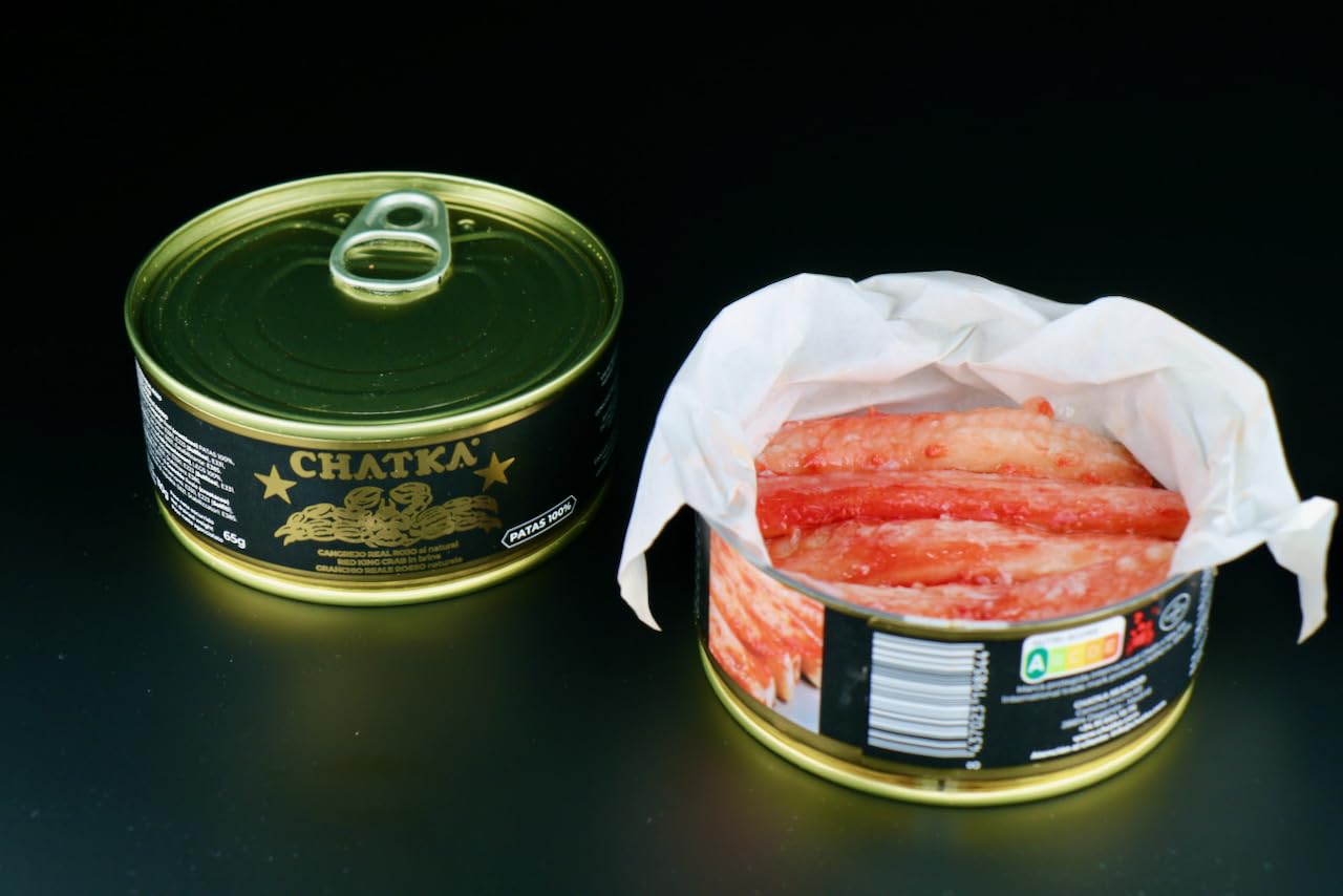 Chatka – Konserve im traditionellen Format gefüllt mit Beinen von rotem Königskrabbenfleisch. Sorgfältig verarbeitet, mild im Geschmack und vielseitig einsetzbar (150 gram)