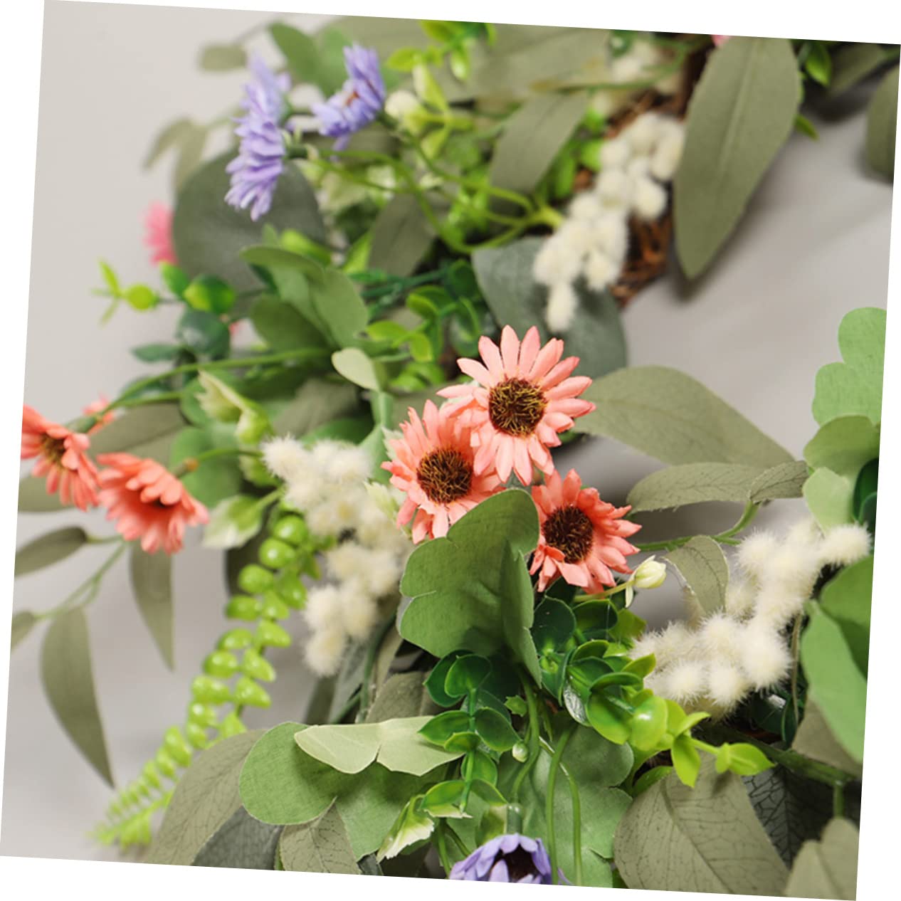 MAGICLULU Künstlicher Eukalyptus Hängekranz Zeitlose Hängende Kunstpflanze mit Gänseblümchen Sommerfest Abschlussgeschenk als Haustürkranz für Romantische Dekoration