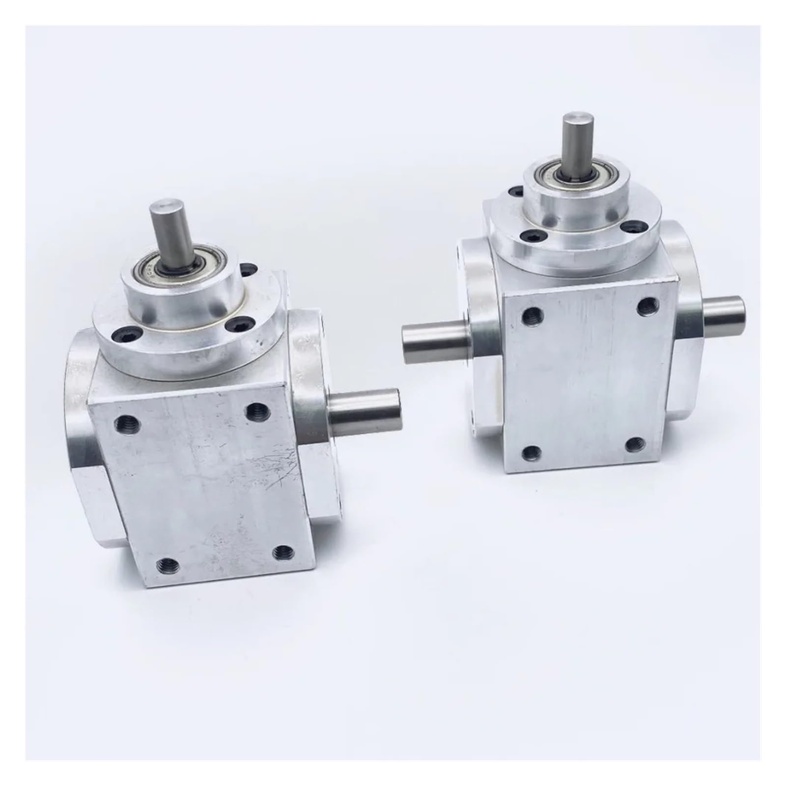 1: 2 Przekładnia kątowa z napędem nawrotnym 8MM-12MM Pojedynczy/podwójny/trzy wałek ze stopu aluminium Przekładnia 1M 20T 40T Spirala stożkowa Moduł DIY(Three-Outputs)