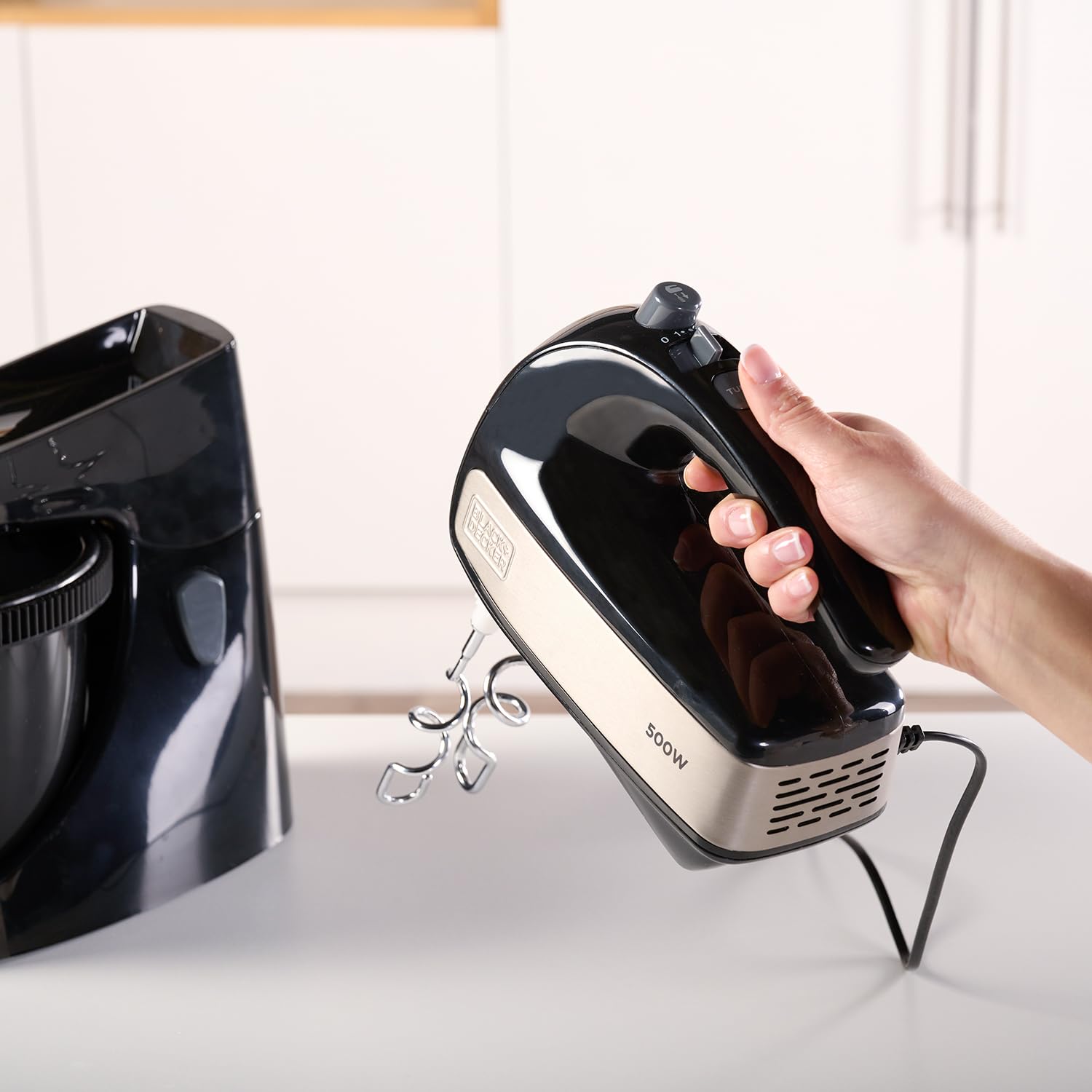BLACK+DECKER BXMXA500E Blender Ugniatający, 500W, z obrotową miską, wyjmowana miska 2,5L, 5-biegowa, turbo, 2 zestawy wymiennych prętów - ugniatarki i miksery