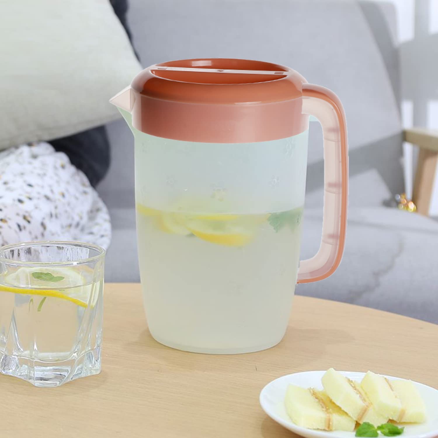 Jarra coladora de plástico de 1 galón/4L con tapa, jarra grande de agua transparente para mezclar jugos con tapa de coladores, asas, medidas para té helado, bebidas frías y calientes, mezcla de café 2