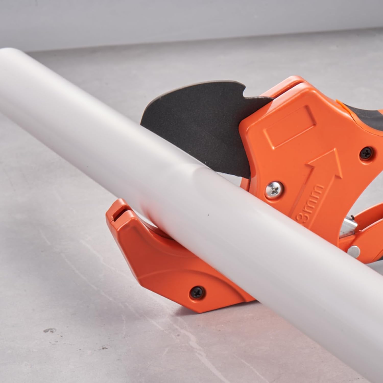 VEVOR PVC Pipe Cutter, Up to 2-1/2" O.D. Ratchet Pipe Cutter Heavy Duty, Professional Tube Cutting Tool with SK5 Steel Blade & Ergonomic Handle, Uses for PVC, CPVC, PP-R, PEX, PE, Rubber Hose