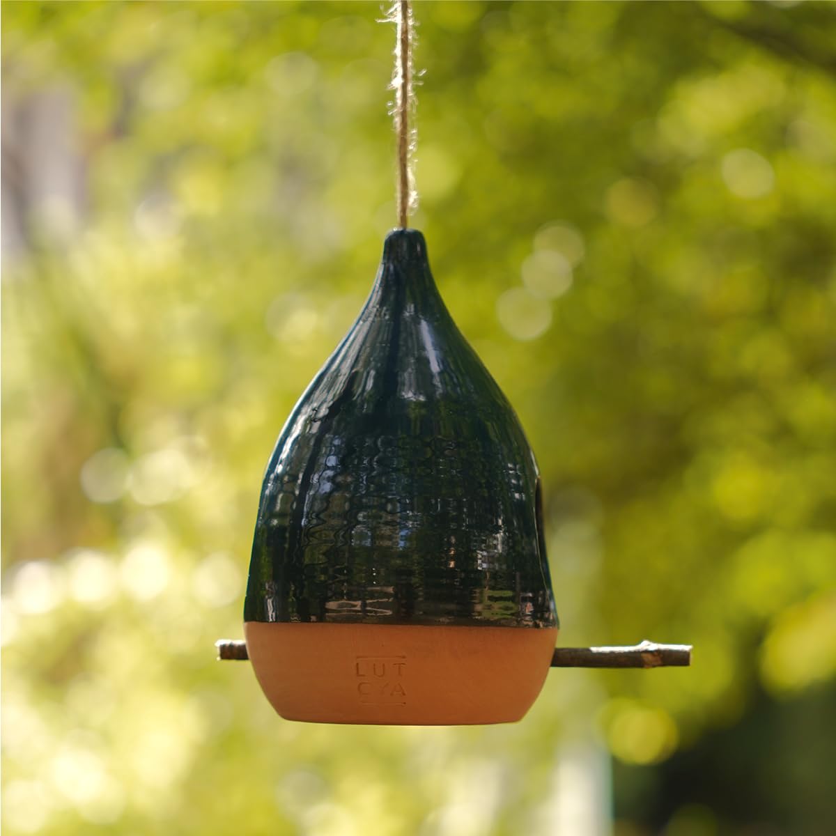 Keramik Vogelfutterhaus zum Aufhängen | Handgefertigtes Vogelhaus | Futterspender für Wildvögel | Gartendeko | Winterfest | Modell Nachtblau Keramik