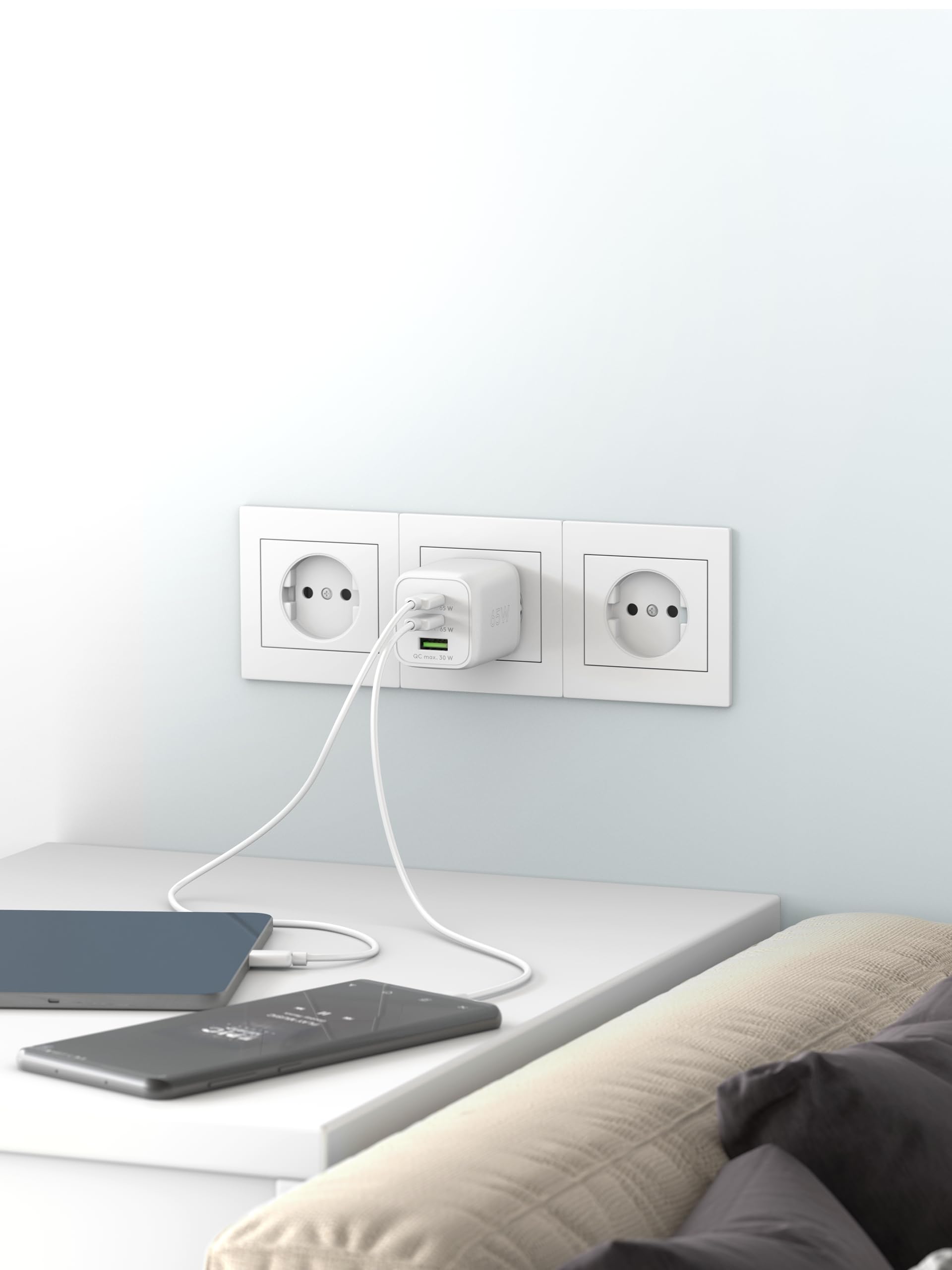Goobay 64754 Chargeur Rapide multiport USB-C PD Nano (65 W) / 2 x USB-C PD 1 x USB-A Quick Charge/Adaptateur Secteur pour câbles de Charge iPhone et Autres téléphones Mobiles/Blanc