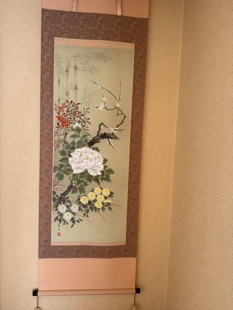 掛け軸 金子華春 『 四季花 』 絹本 希少 軸装 茶道具 掛軸 美品 です。 掛け軸 金子華春 『 四季花 』 絹本 希少 軸装 茶道具 掛軸 美品 です