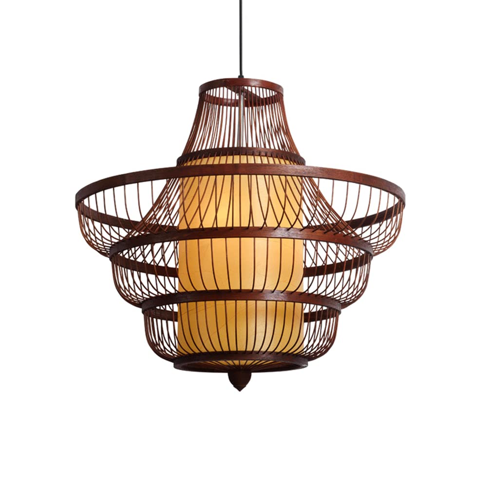 Lustre d'escalier en bambou pour sublimer un plafond haut et éclairer un salon sombre