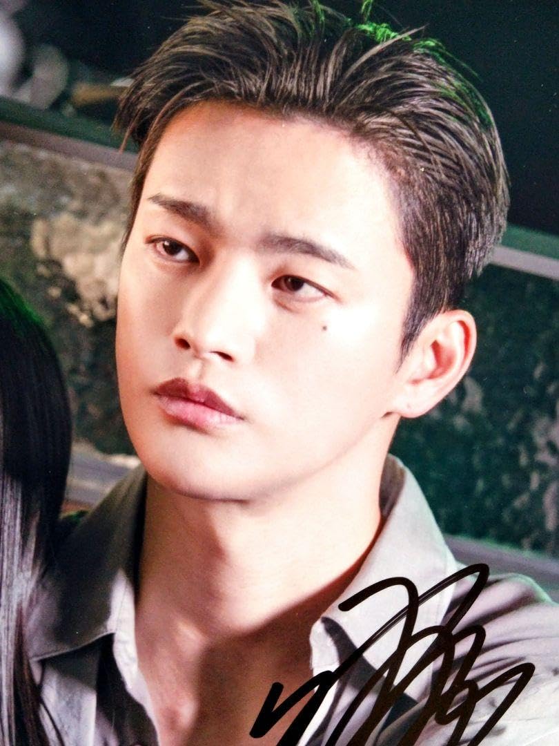 ソ・イングク直筆サイン入り2Lサイズ写真…Seo in-guk…⑧ ソ・イングク直筆サイン入り2Lサイズ写真…Seo in-guk…の通販 by