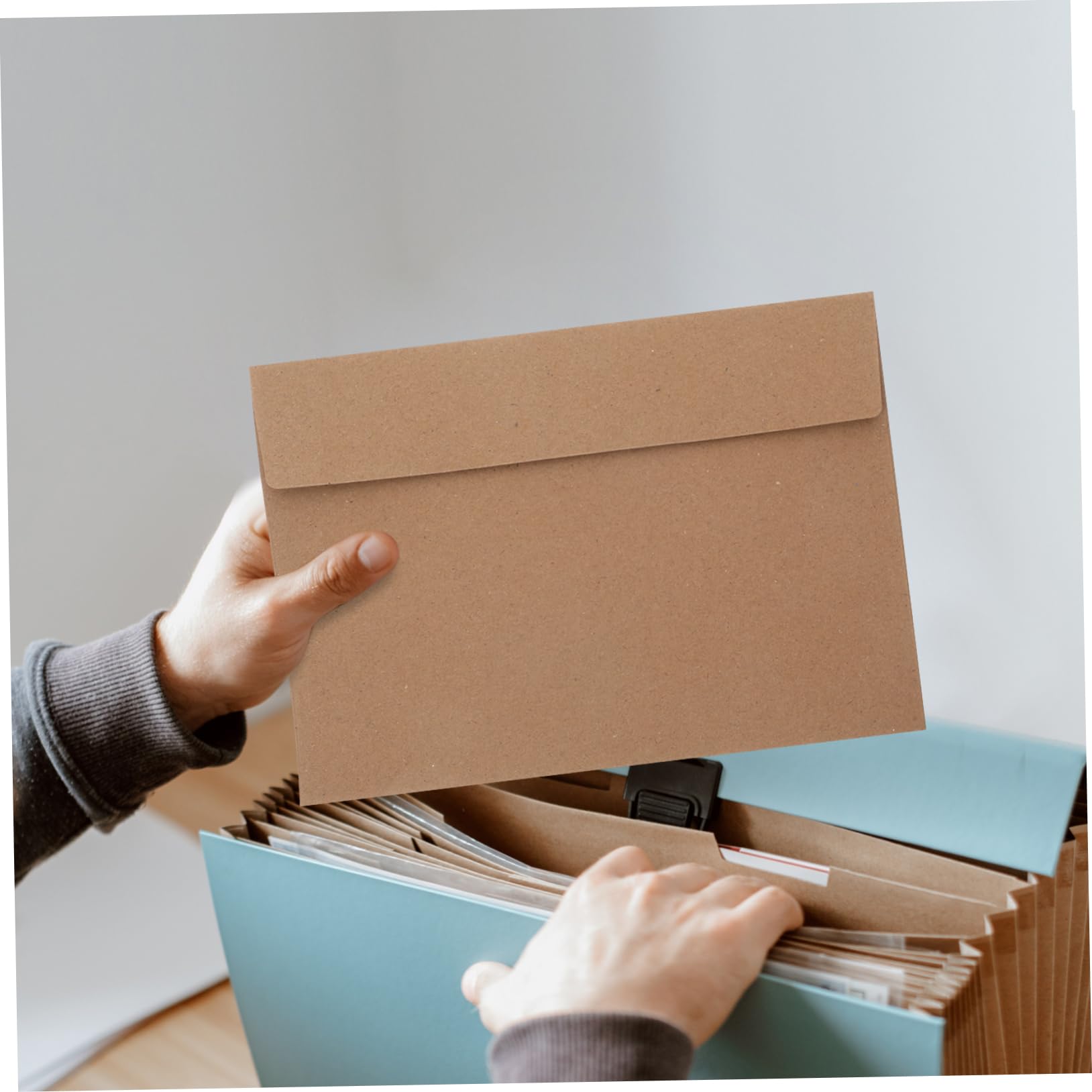 Gadpiparty 100 pezzi Buste Carta Kraft Autoadesive per per e Accessorio Elegante per Biglietti e Cancelleria Pratica e Versatile