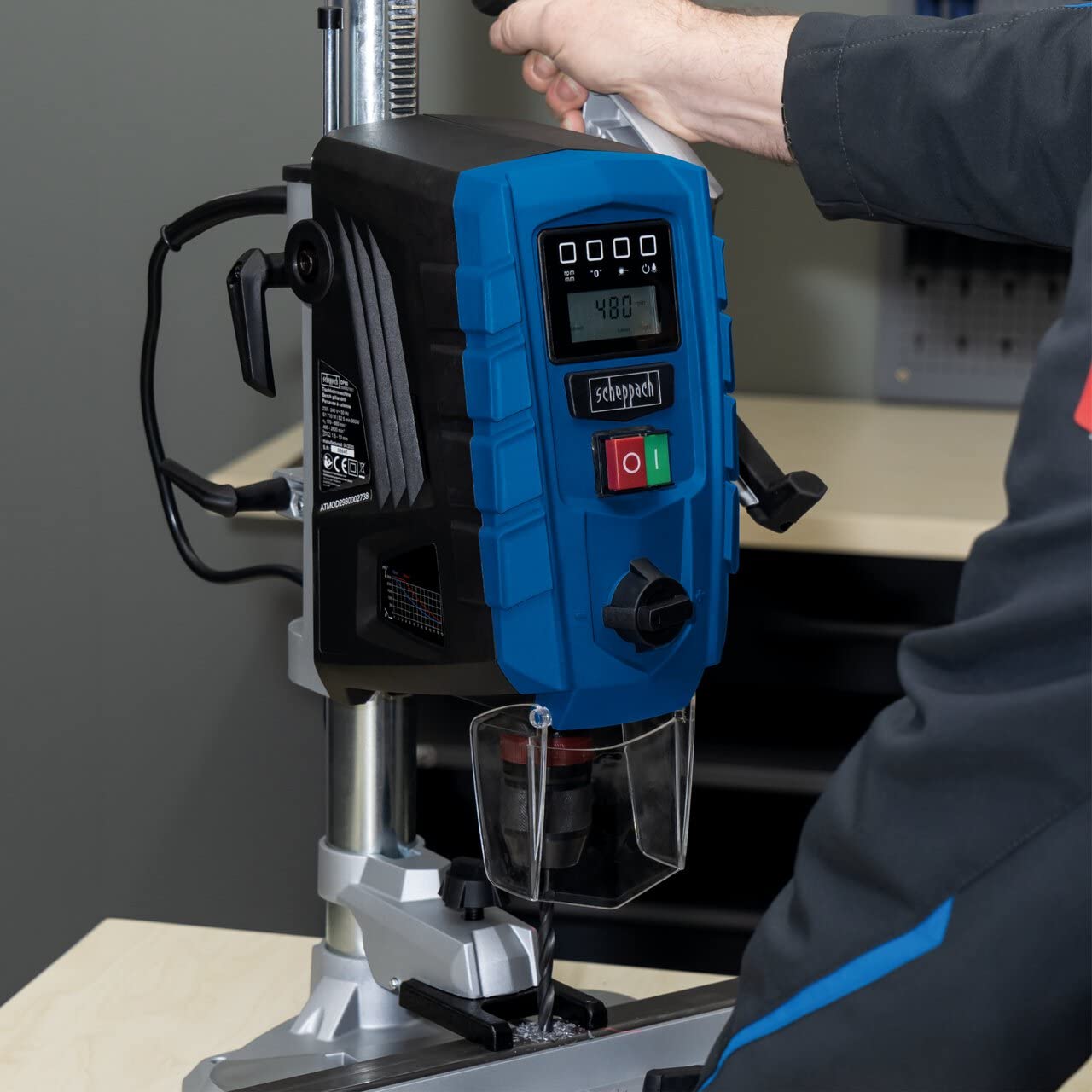 Scheppach Perceuse d'Etabli DP60 | Ecran digital | Lumière LED & Laser | Mandrin 1,5-13mm | 710W | Perceuse à 2 vitesses avec vitesse variable : 170-880/490-2600 min-1
