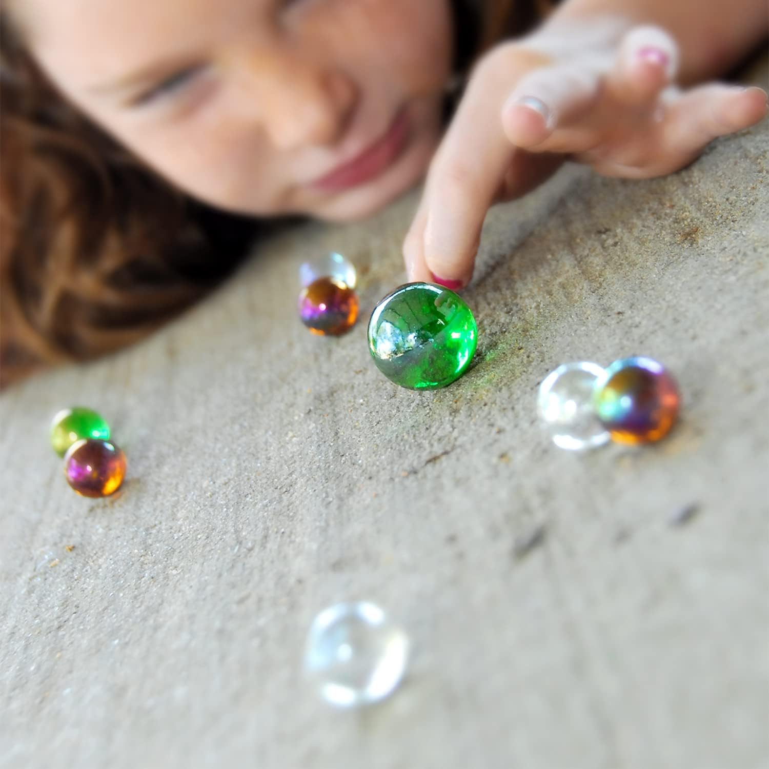 Amazon 60個パック 0 63インチ チェッカービー玉ゲーム 6色 ビー玉 おもちゃ