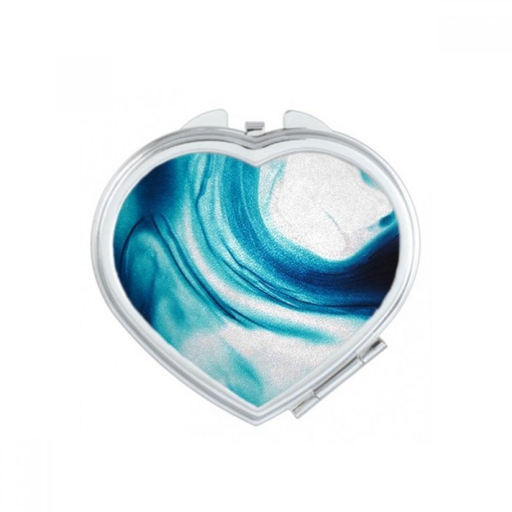 Miroir de poche compact bleu contre maquillage raté en déplacement